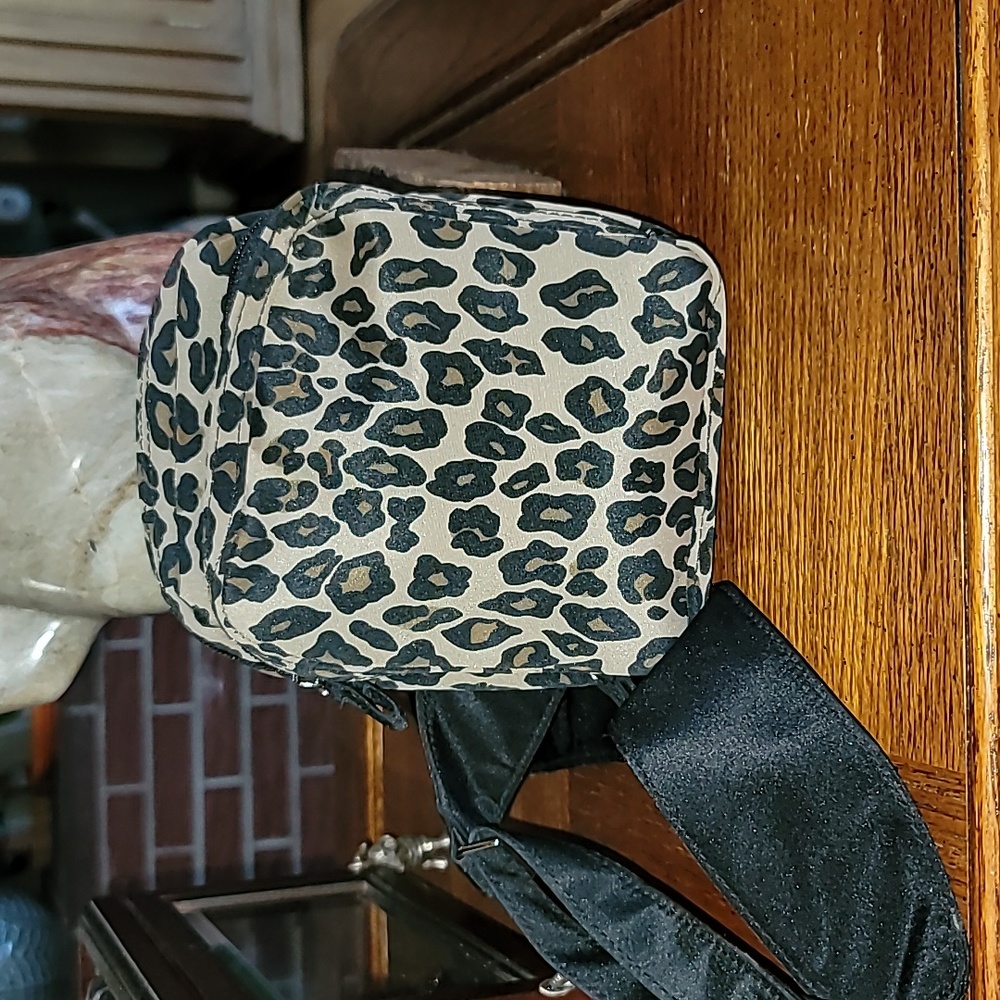 KMQ Collections Sling Bag